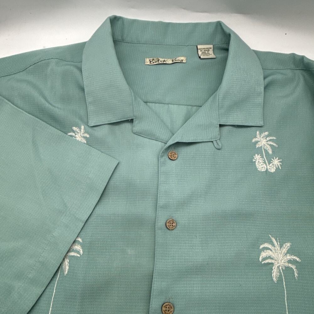 Batek Bay Button Up Shirt Men’s Size XXL Hawaiian Theme Embroidered Blue‎
